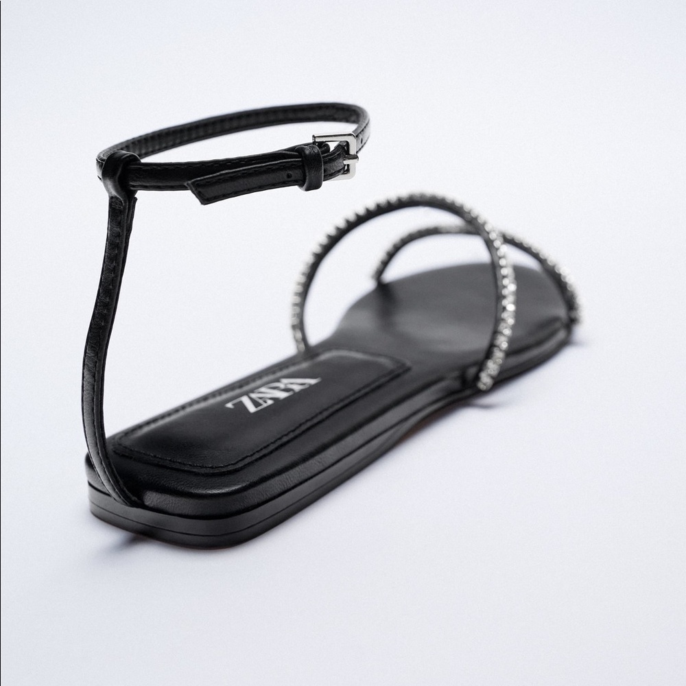 NWT. Zara Black Low Heeled Sandals. Size 8. - Picture 3 of 8
